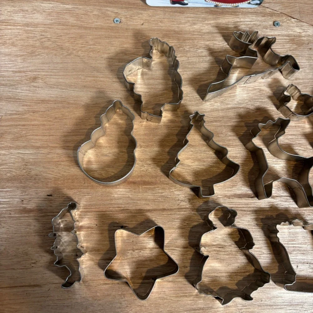 Williams Sonoma Christmas Cookie Cutter Set 12 Piece Santa Workshop Tin 4777405